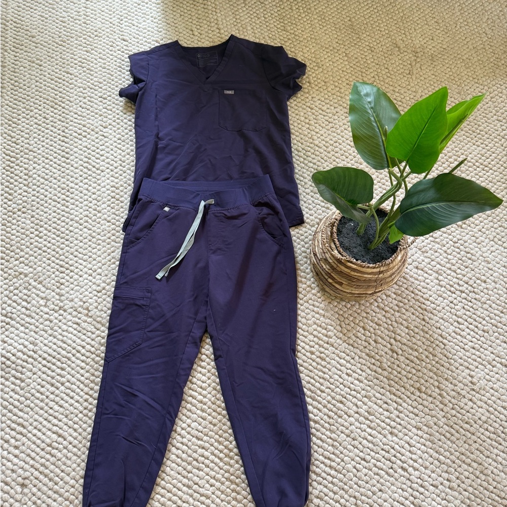 Figs Women's Navy Jogger Set
